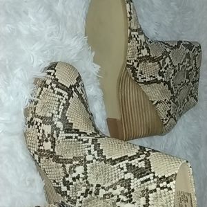 Steve maddens womens wedge boots